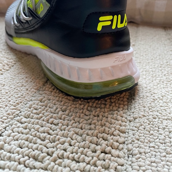FILA Fantastiq 2 Running Shoe Sneaker Size 5.5 EUC Unisex Lightweight - Picture 9 of 11